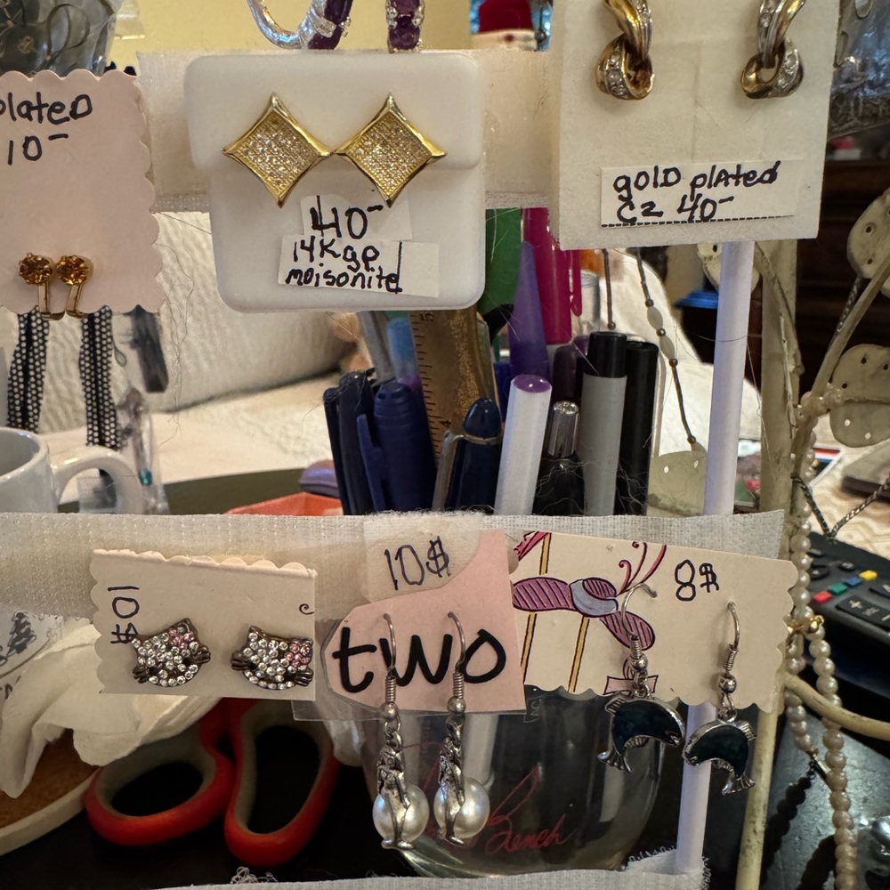 Assorted Jewelry Collection priced as marked for each pair - Picture 6 of 7